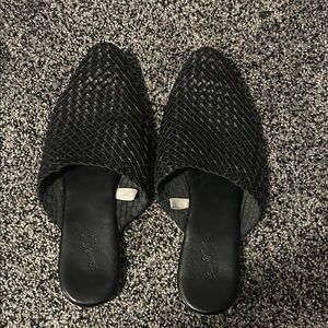 Universal Thread Black Woven Mules